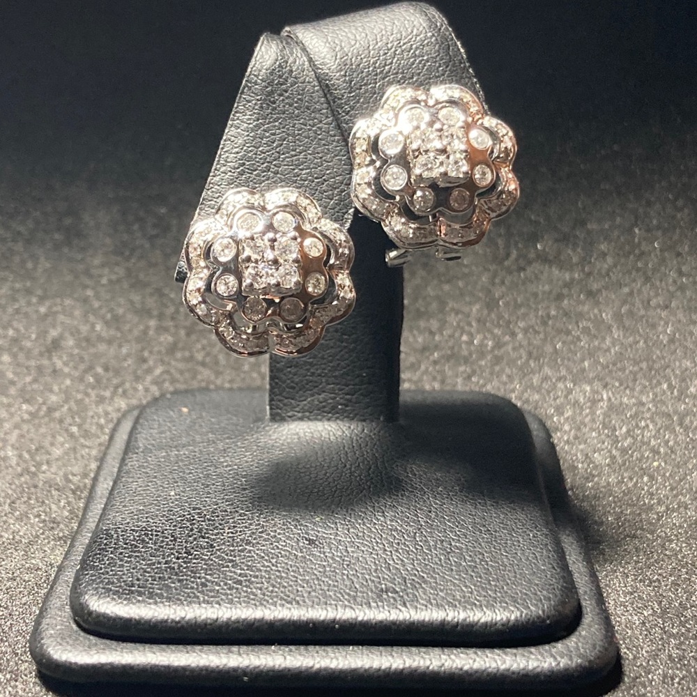 18K white gold and diamond flower earrings